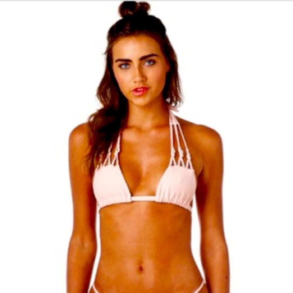 Montce Sea Shell bikini top in light pink